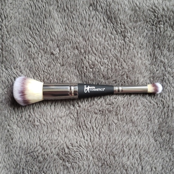 it cosmetics Other - NEW ♥️ IT Cosmetics Heavenly Luxe Complexion Brush